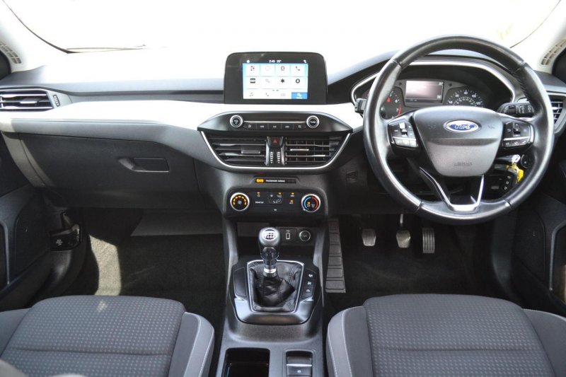 View FORD FOCUS 1.0T EcoBoost Zetec Euro 6 (s/s) 5dr