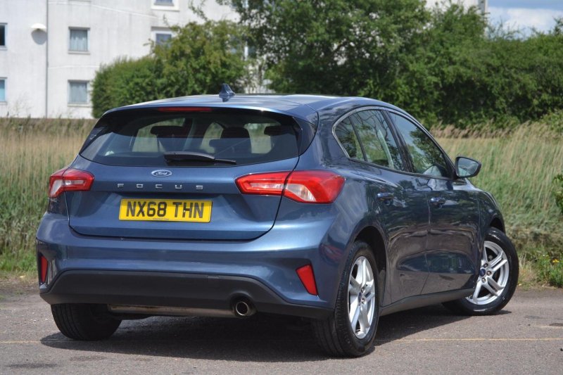 View FORD FOCUS 1.0T EcoBoost Zetec Euro 6 (s/s) 5dr
