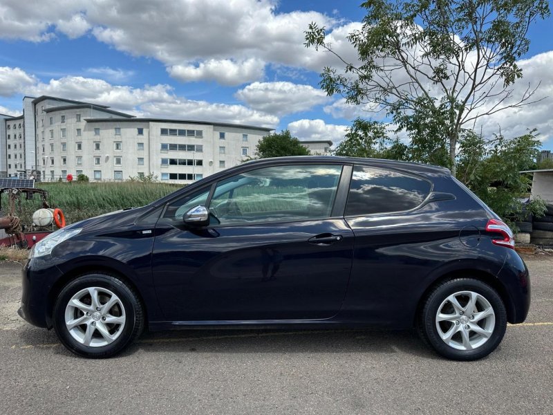 View PEUGEOT 208 1.2 VTi Style Euro 5 3dr