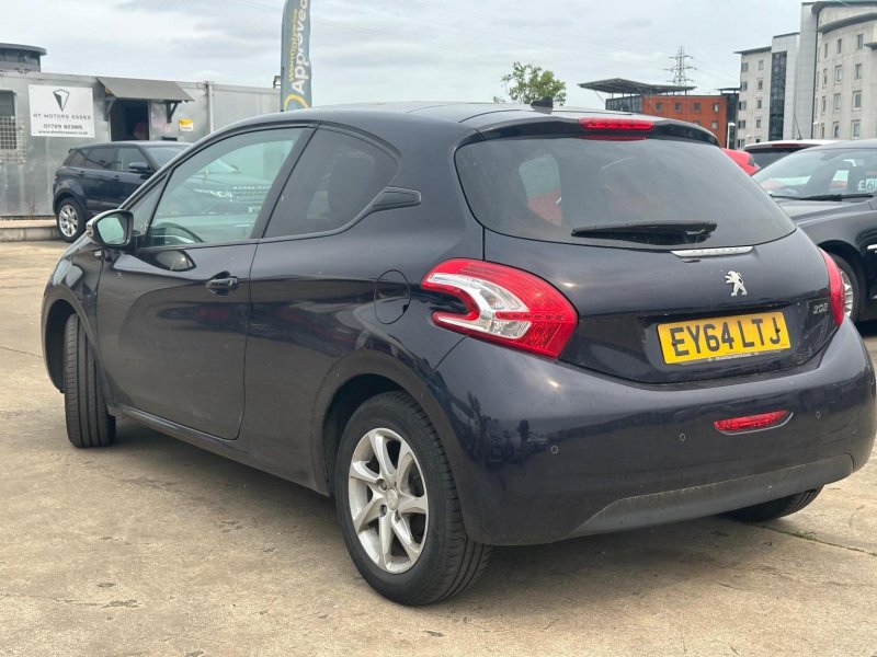 View PEUGEOT 208 1.2 VTi Style Euro 5 3dr