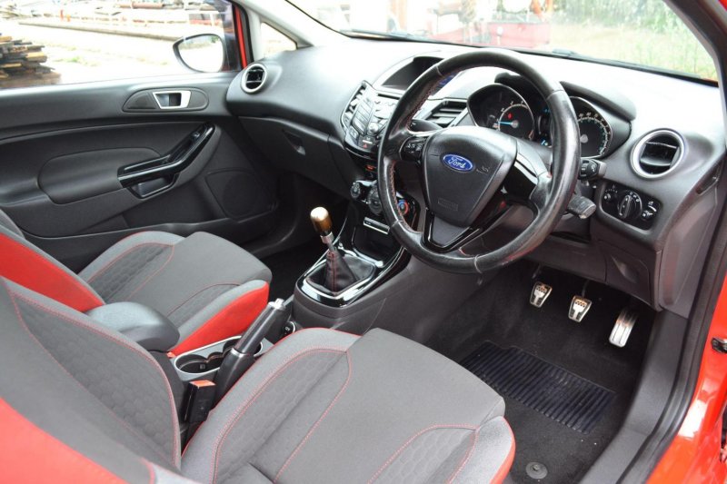 View FORD FIESTA 1.0T EcoBoost Zetec S Euro 6 (s/s) 3dr