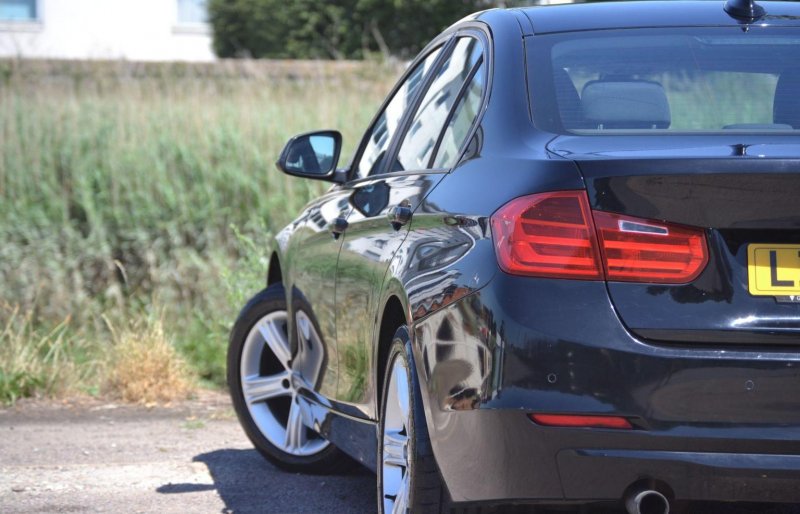 BMW 3 SERIES
