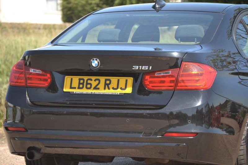 BMW 3 SERIES