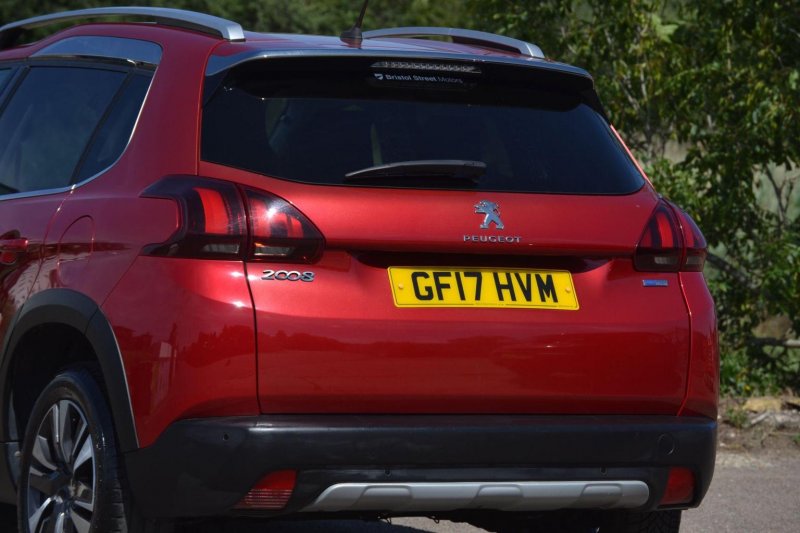 PEUGEOT 2008